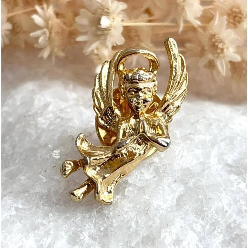 Praying Angel in Flight Gold Toned Vintage Costume Jewelry Brooch | Lapel Pin